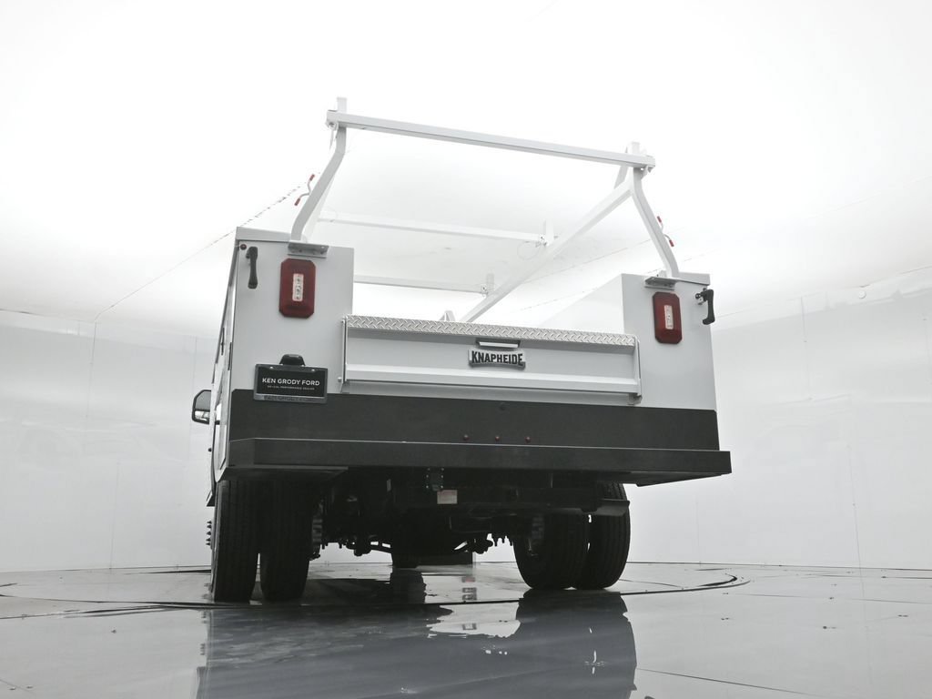 New 2025 Ford F450 XL w/ XL Chrome Package RWD image 54