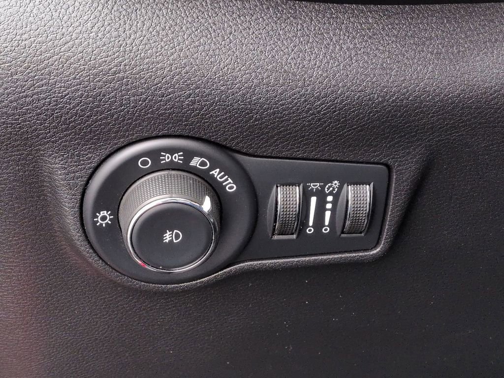 Used 2022 Jeep Compass Limited w/ (RED) Package image 27