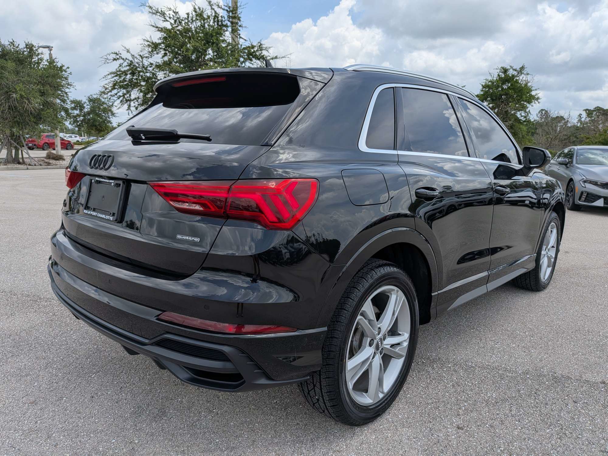Used 2020 Audi Q3 2.0T Premium w/ Convenience Package AWD/4WD image 5