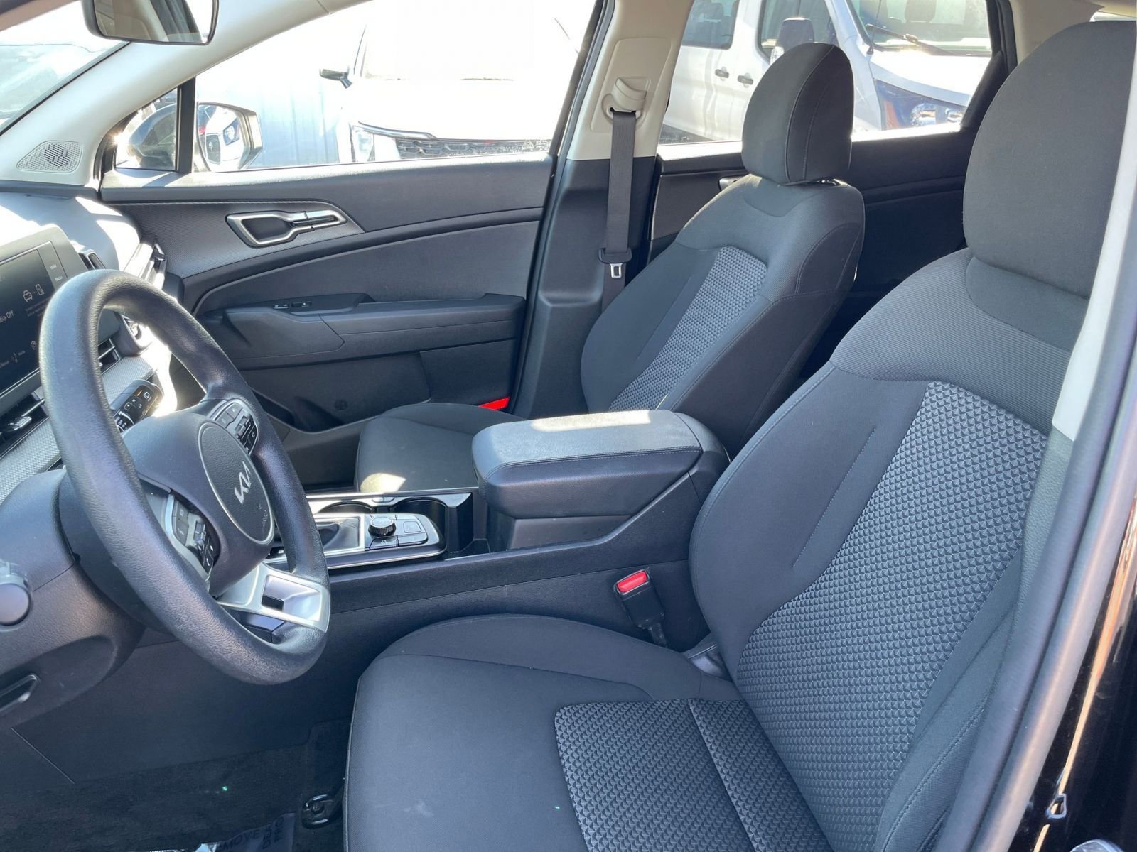 Used 2025 Kia Sportage LX FWD image 35