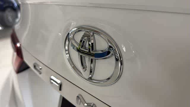 Used 2023 Toyota Camry SE w/ Cold Weather Package FWD image 8