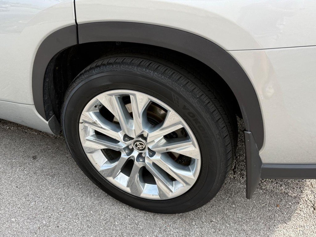 Used 2022 Toyota Highlander Limited AWD/4WD image 7