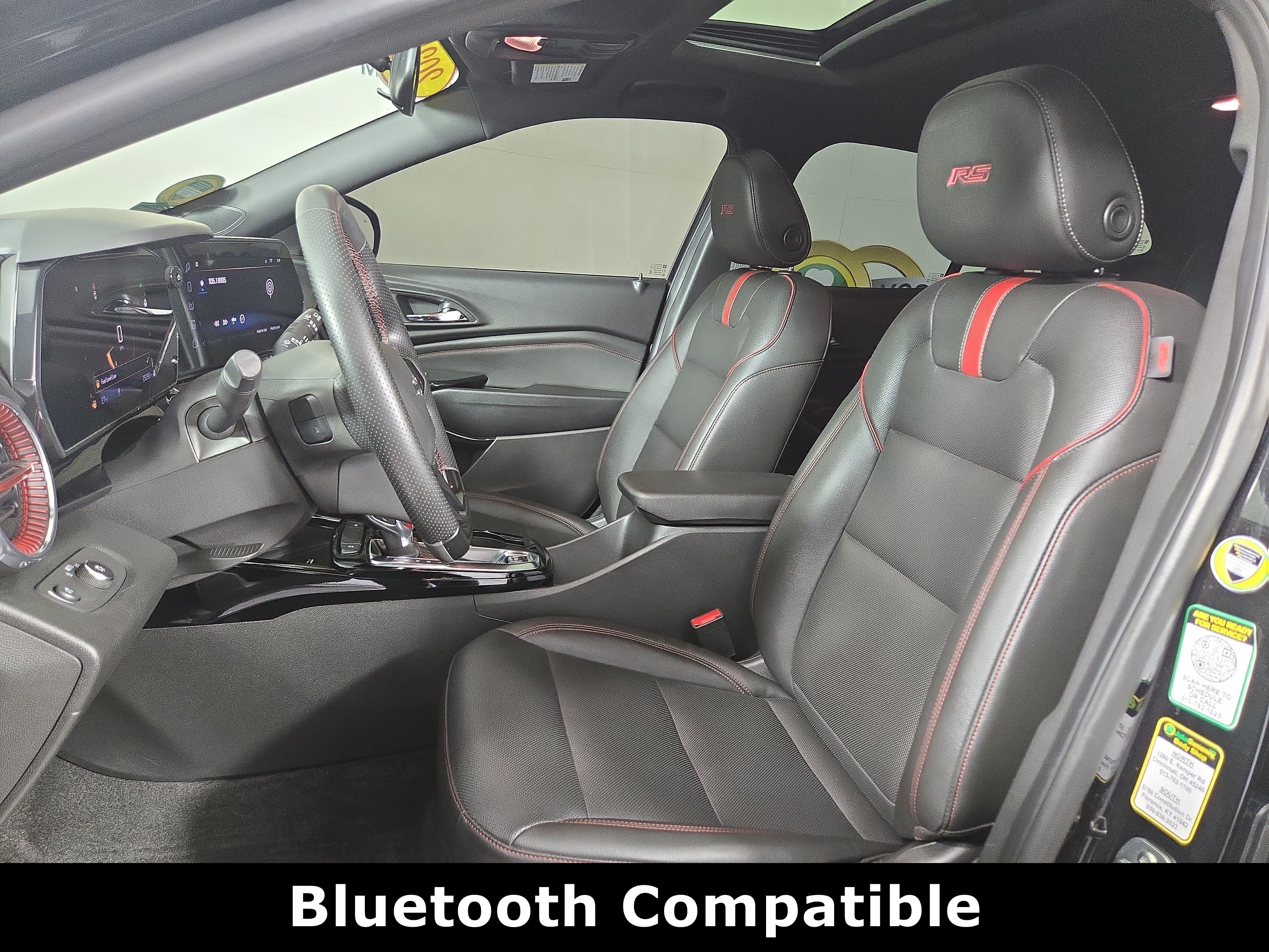 Used 2025 Chevrolet Trax RS w/ Sunroof Package FWD image 12