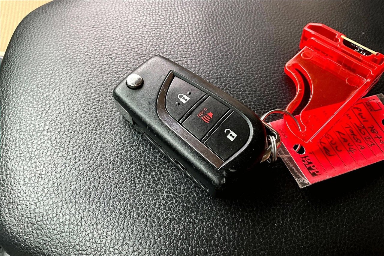 Used 2023 Toyota RAV4 LE image 32