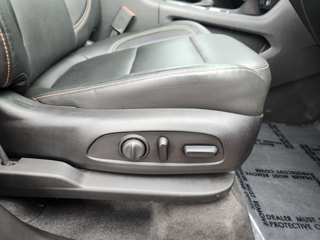 Used 2020 Chevrolet Traverse Premier w/ LPO, Black Accent Package image 18