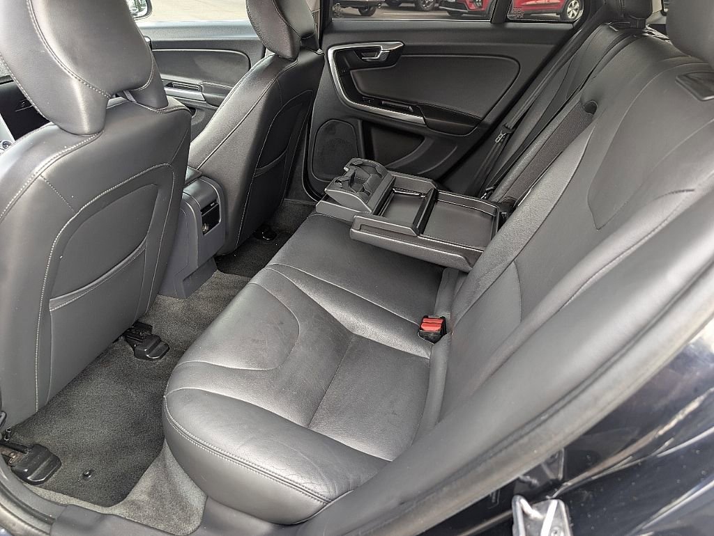 Used 2017 Volvo V60 T5 Premier w/ Convenience Package image 19
