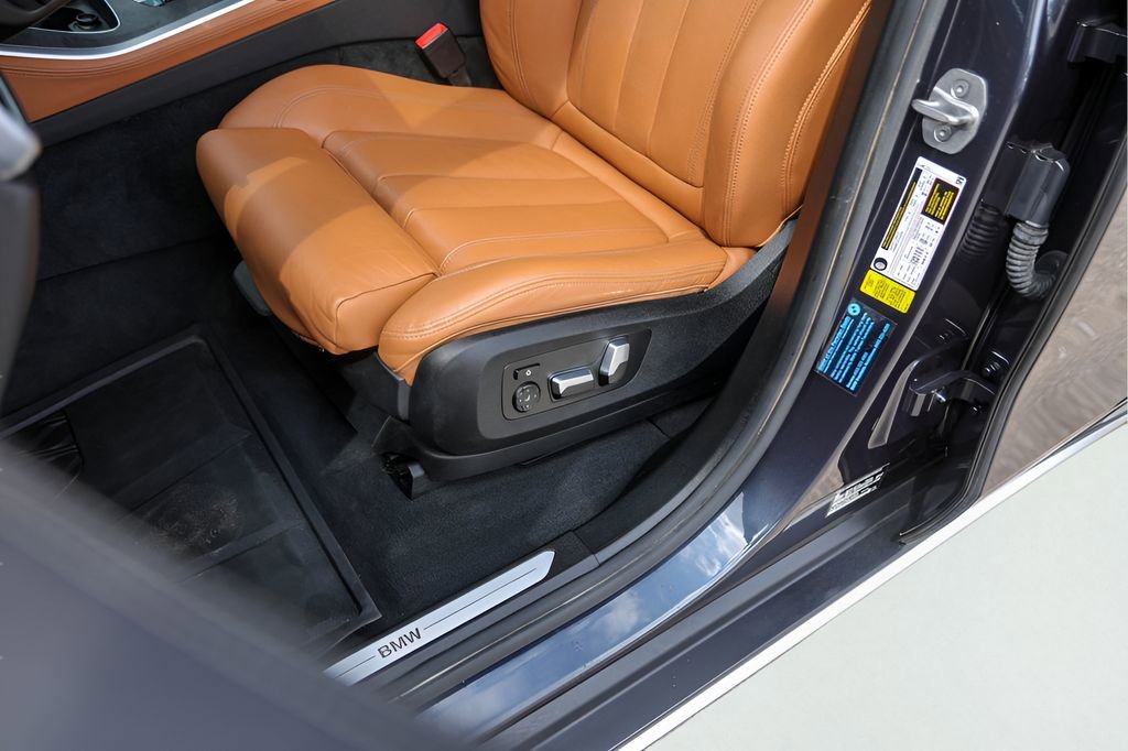 Used 2022 BMW X5 sDrive40i w/ Executive Package image 11