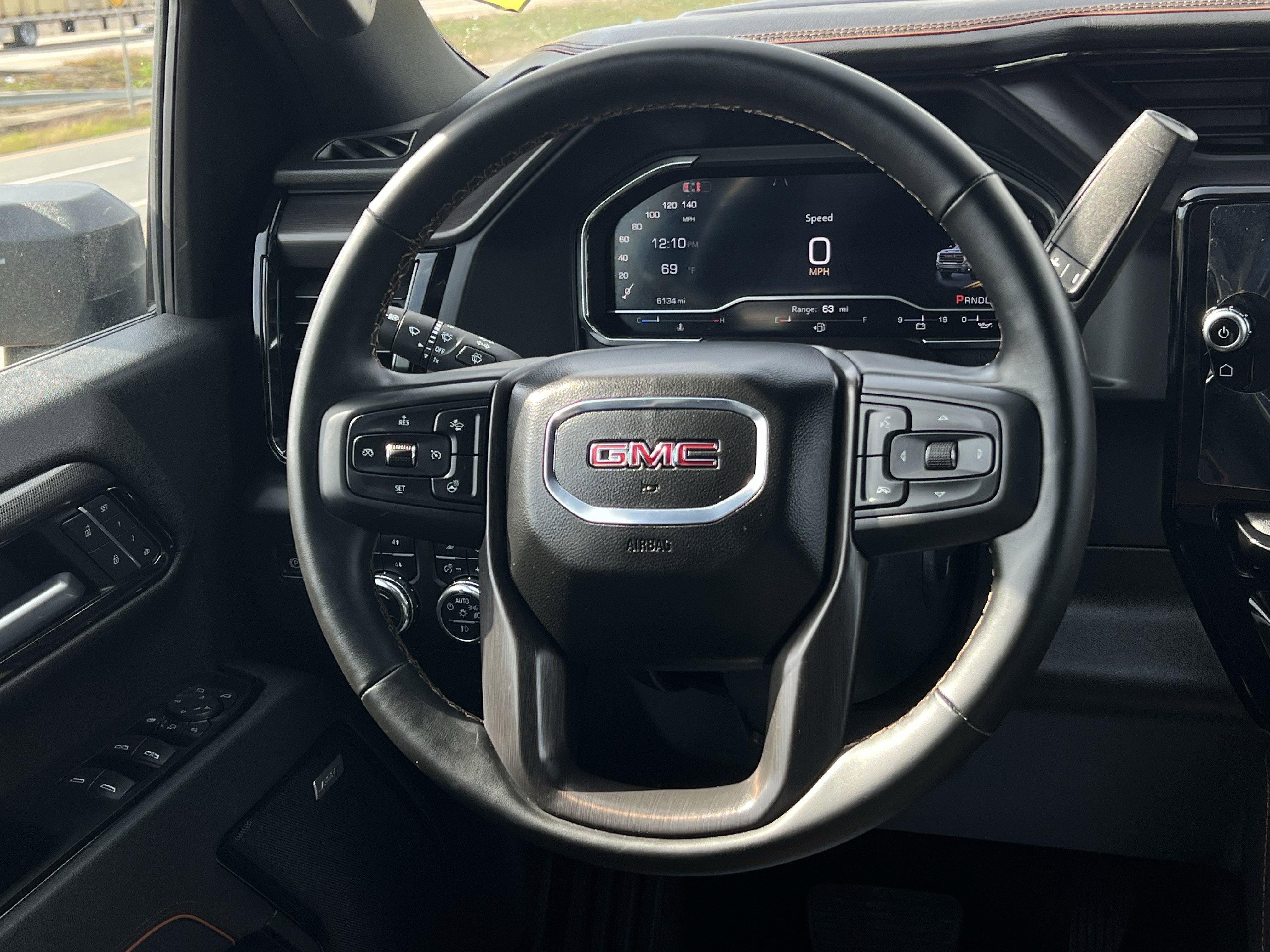 Used 2025 GMC Sierra 2500 AT4 image 11