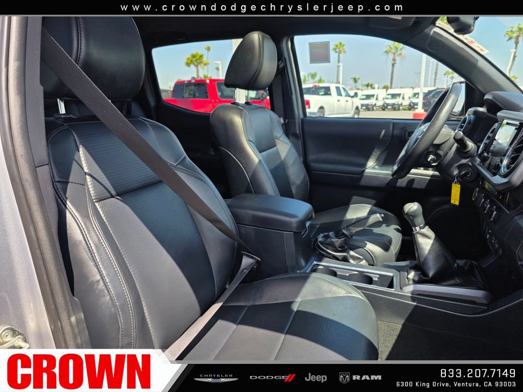 Used 2018 Toyota Tacoma TRD Sport w/ TRD Premium Sport Package AWD/4WD image 12