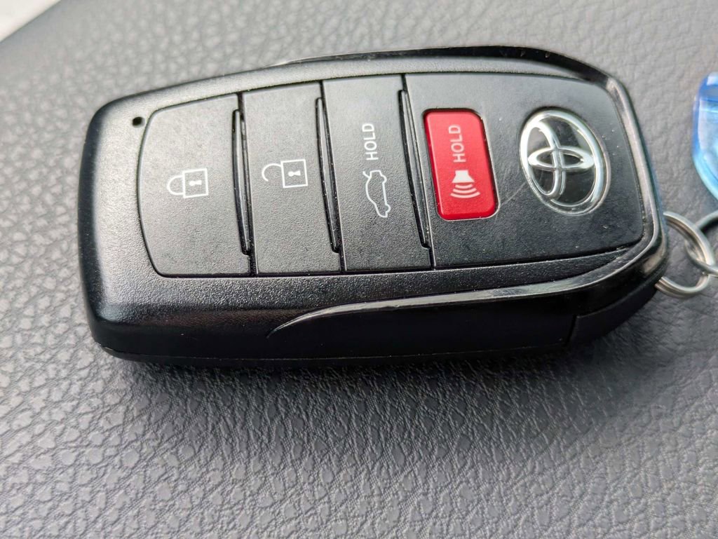 Used 2025 Toyota Camry SE FWD image 29