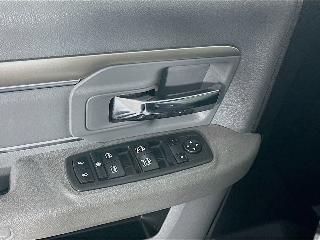 Used 2020 RAM 1500 Classic SLT image 23