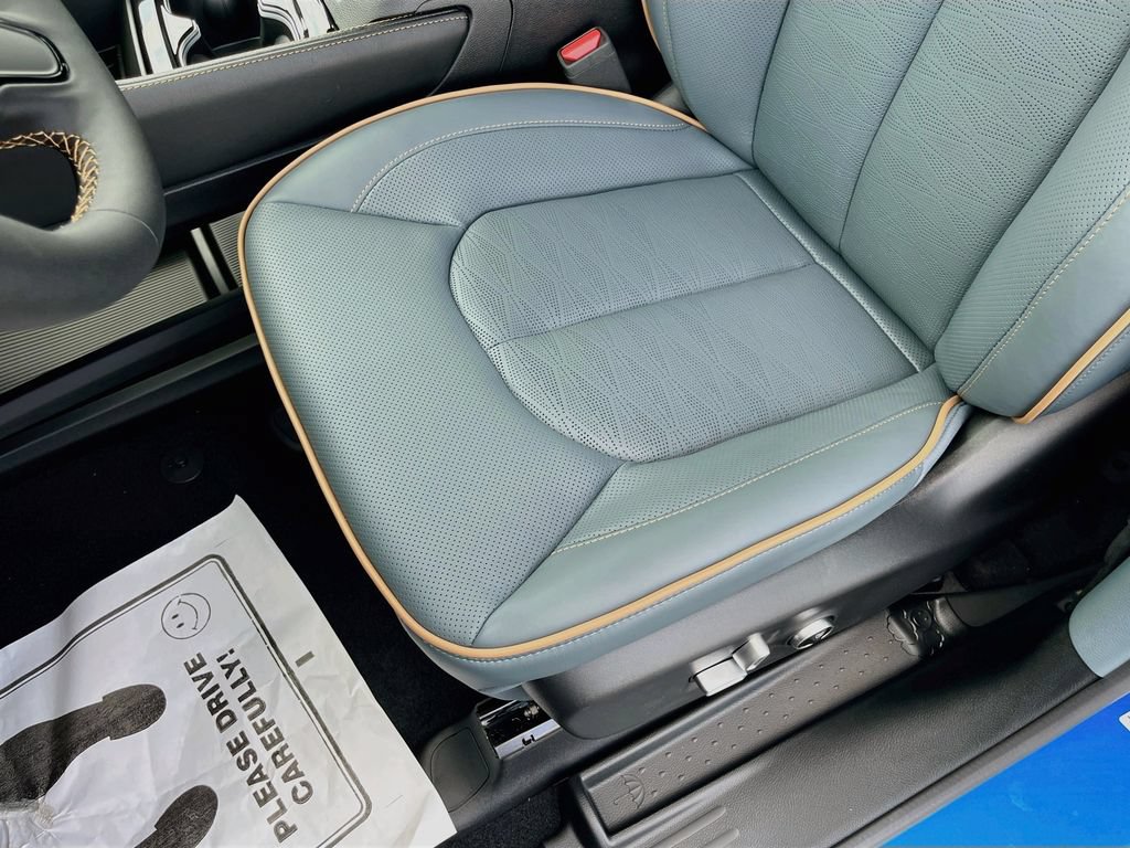 New 2027 Chrysler Pacifica Pinnacle w/ Theater Group FWD image 18