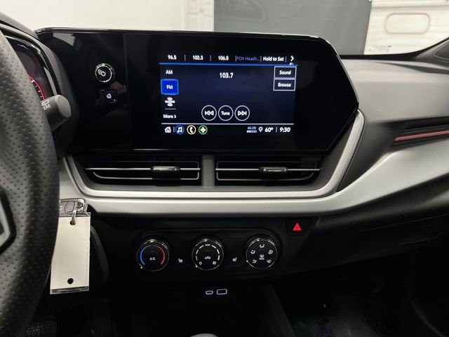 Used 2025 Chevrolet Trax RS w/ Sunroof Package image 9