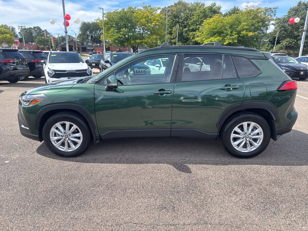 Used 2023 Toyota Corolla Cross LE w/ Moonroof Package AWD/4WD image 4