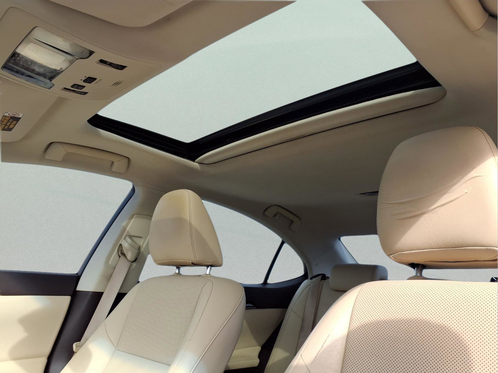 Used 2016 Lexus ES 350 4DR SDN w/ Premium Package w/Wood Trim image 17