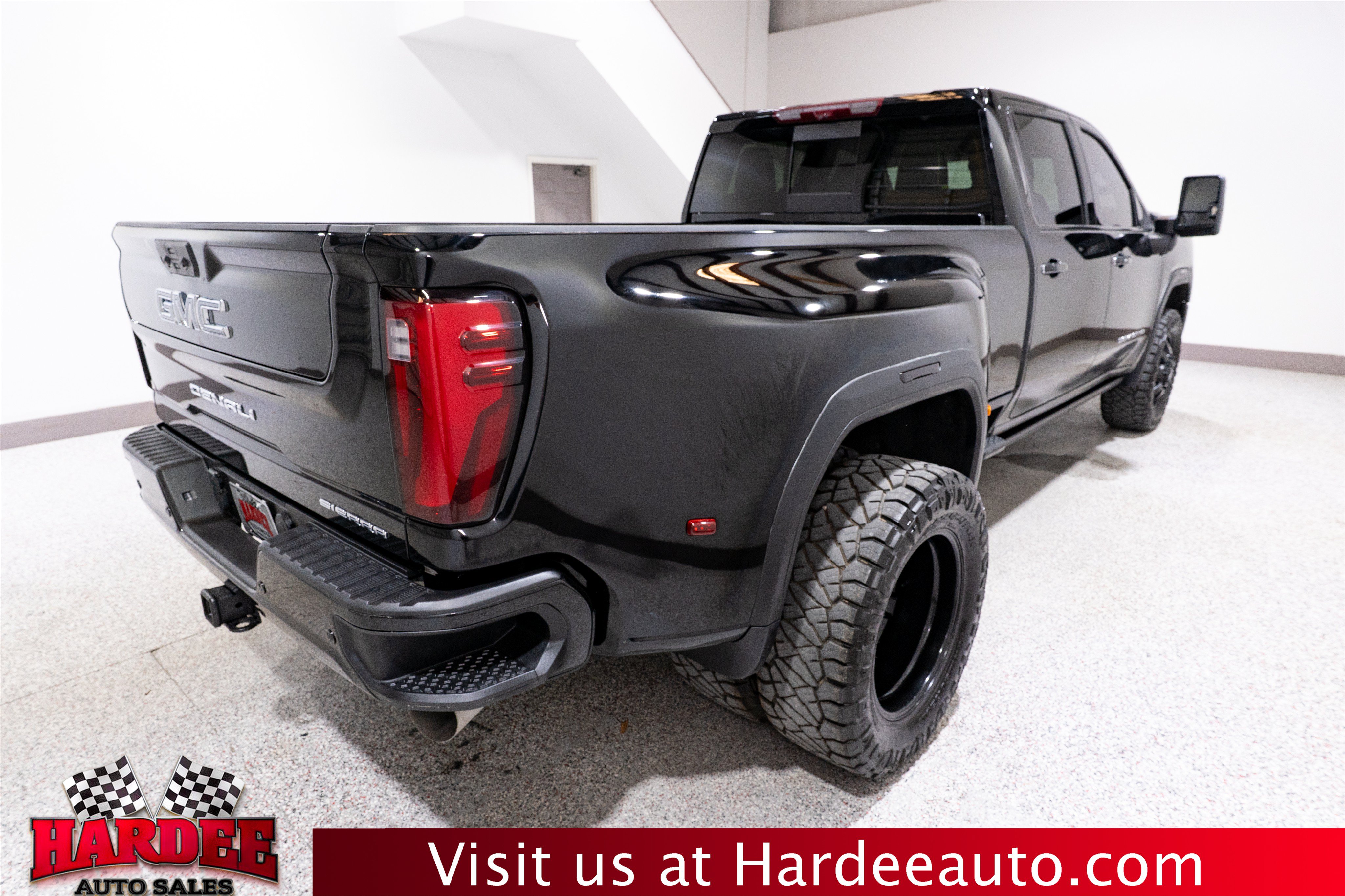 Used 2024 GMC Sierra 3500 Denali Ultimate AWD/4WD image 5