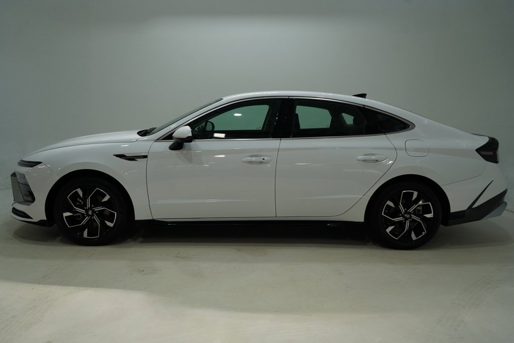 Used 2025 Hyundai Sonata SEL FWD image 4