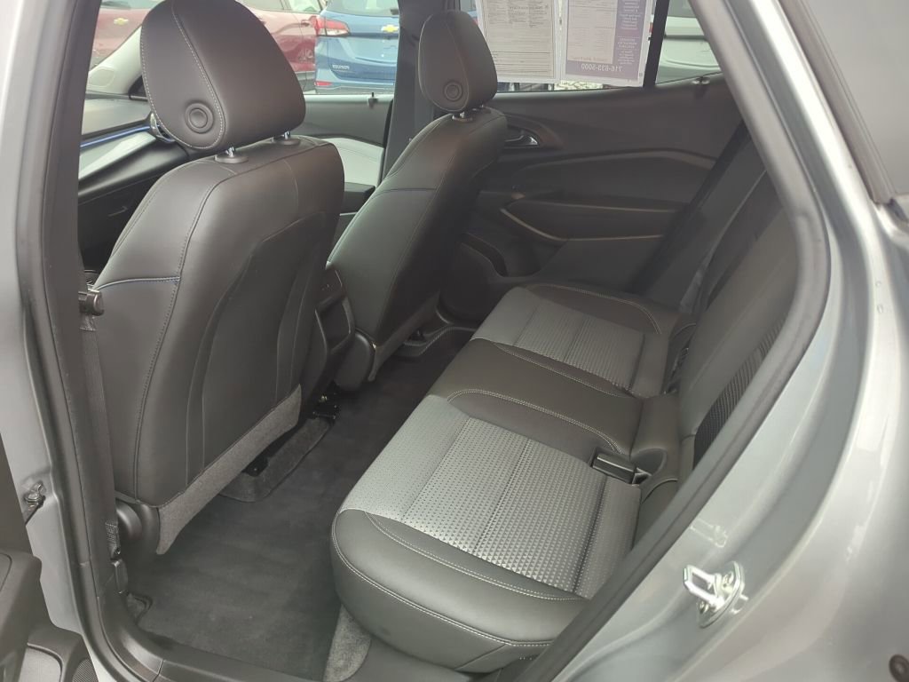 Certified 2024 Chevrolet Trax LT w/ Driver Confidence Package image 15