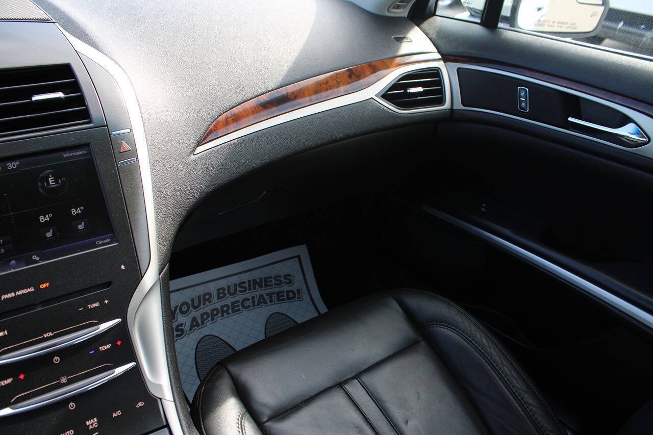 Used 2013 Lincoln MKZ FWD image 16