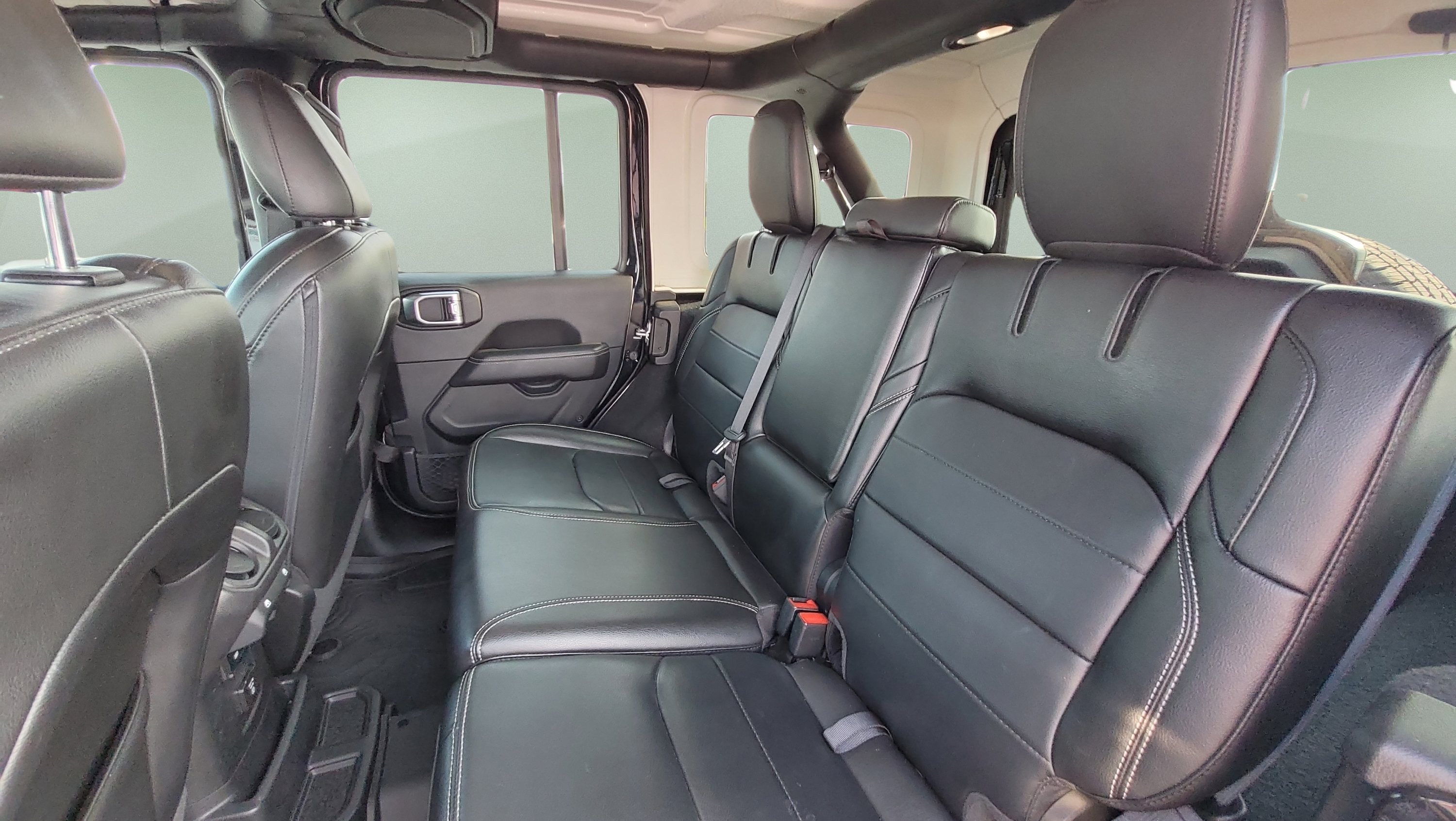 Used 2021 Jeep Wrangler Unlimited Sahara w/ Cold Weather Group AWD/4WD image 44