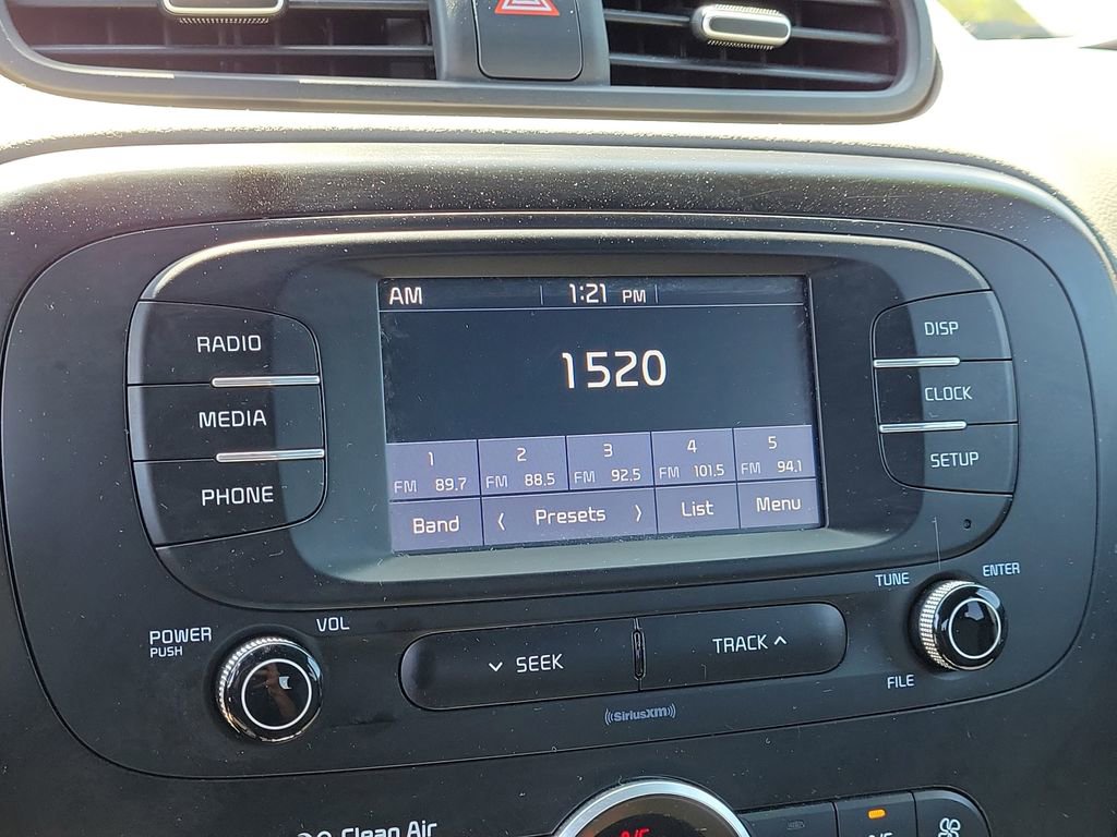 Used 2017 Kia Soul + image 20