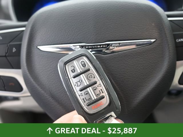Used 2024 Chrysler Pacifica Touring-L image 38