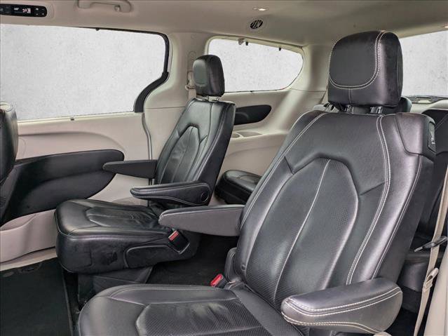 Used 2022 Chrysler Pacifica Touring-L image 14