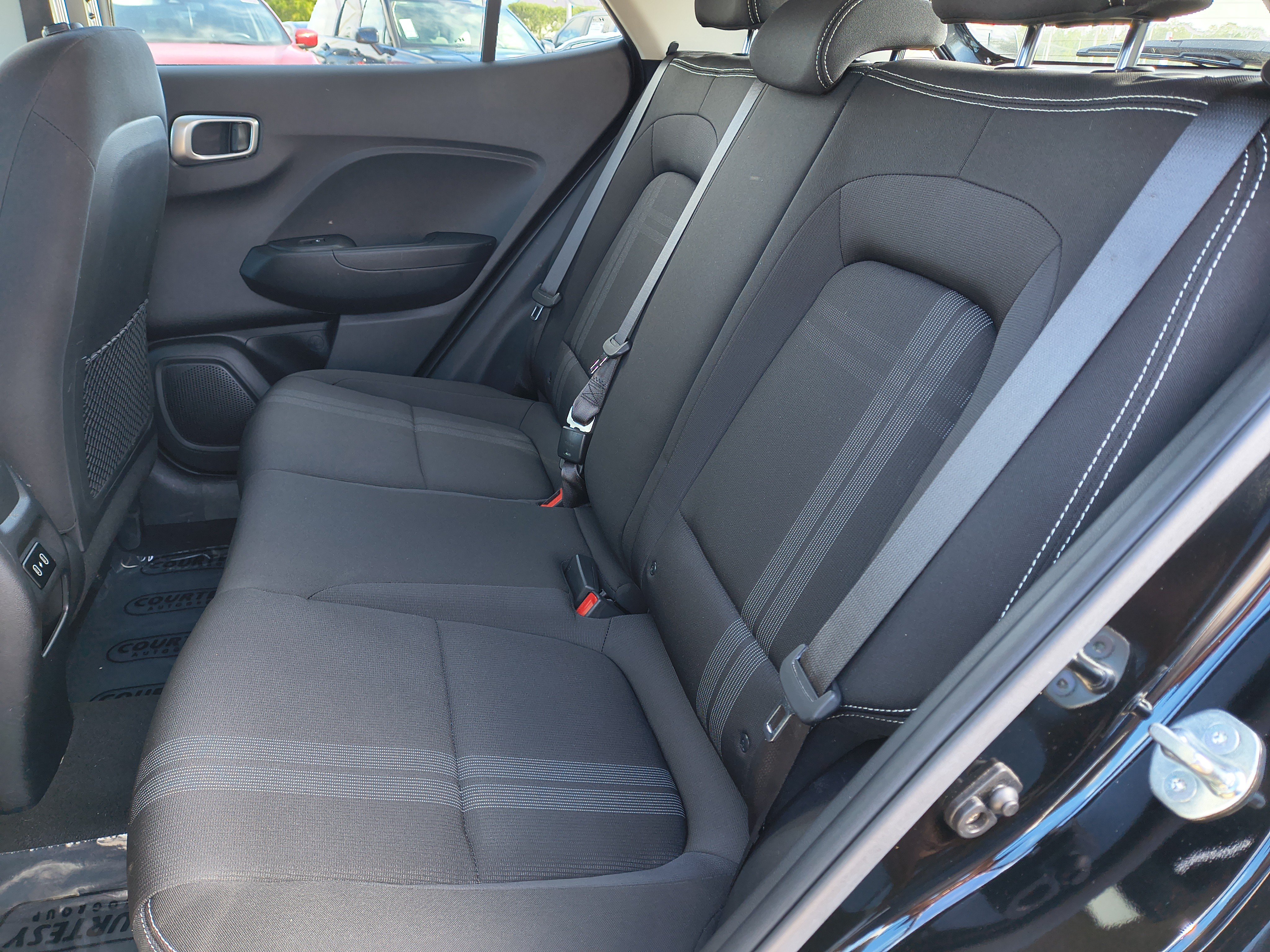 Used 2024 Hyundai Venue SEL FWD image 17