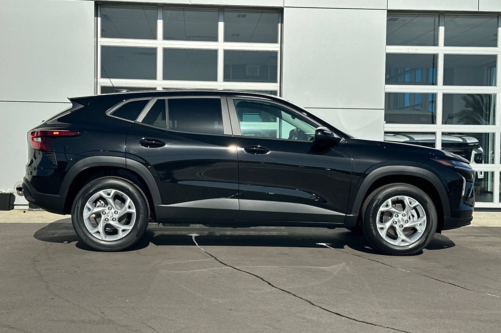 New 2026 Chevrolet Trax LS w/ LS Convenience Package FWD image 3