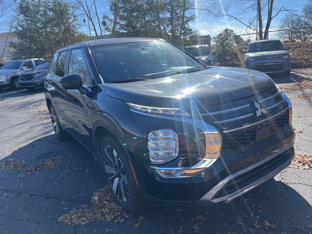 Used 2025 Mitsubishi Outlander SE image 9