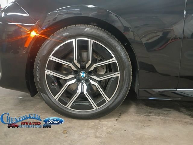 Used 2023 BMW 740i w/ Parking Assistance Package image 6
