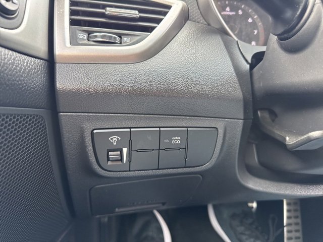 Used 2013 Hyundai Veloster w/ Style Pkg image 27