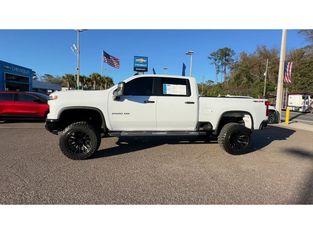 Used 2024 Chevrolet Silverado 2500 Custom image 2