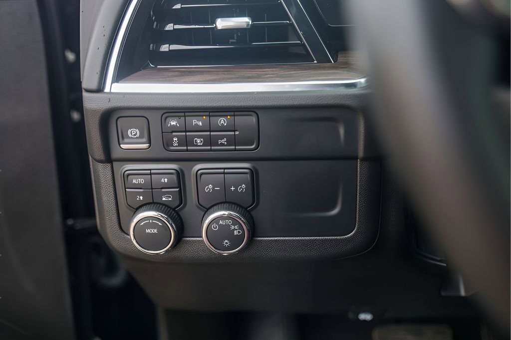 Used 2025 Chevrolet Tahoe LT image 18