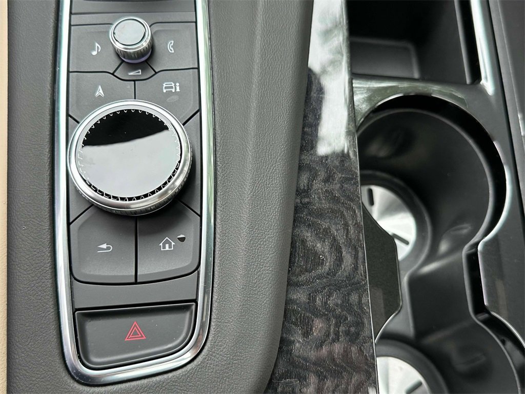 Used 2024 Cadillac Escalade Premium Luxury image 28