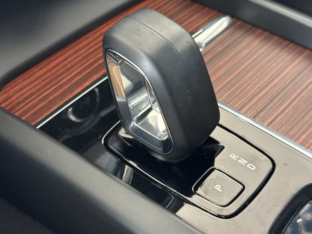 Certified 2023 Volvo XC60 B5 Plus w/ Protection Package Premier image 21