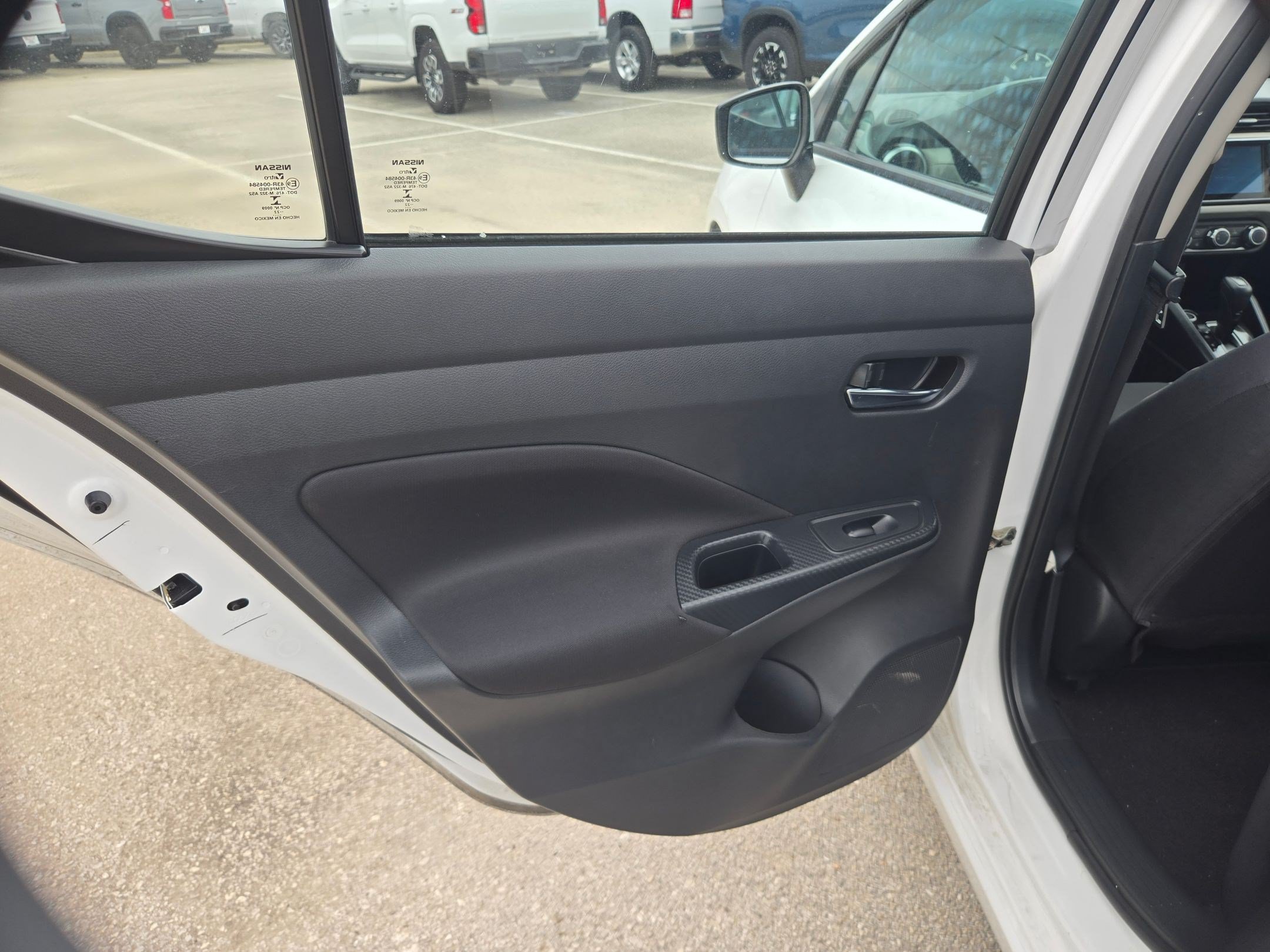 Used 2022 Nissan Versa SV FWD image 15