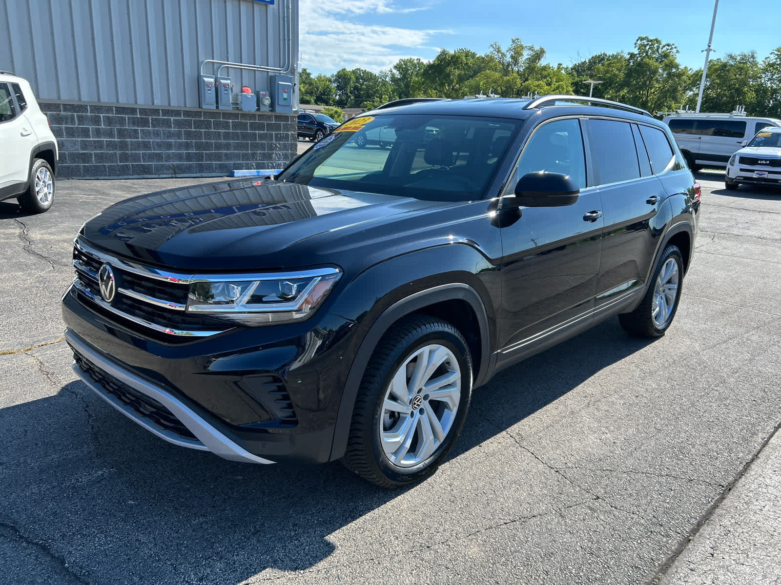 Used 2023 Volkswagen Atlas SE AWD/4WD image 7