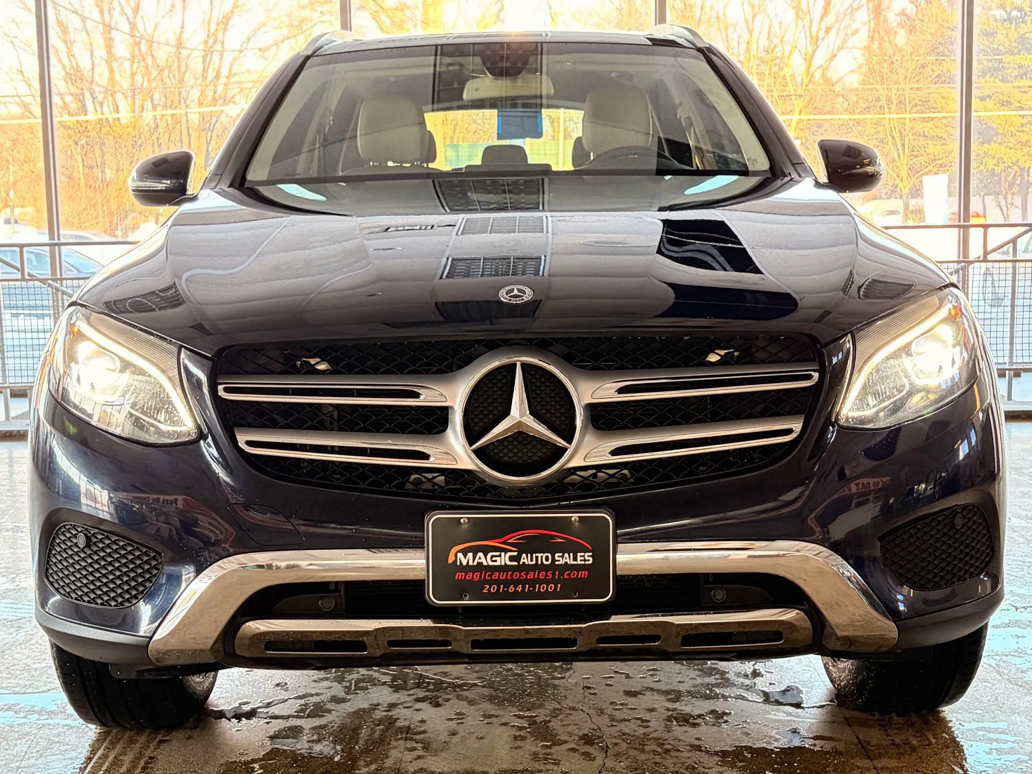 Used 2019 Mercedes-Benz GLC 300 4MATIC image 5