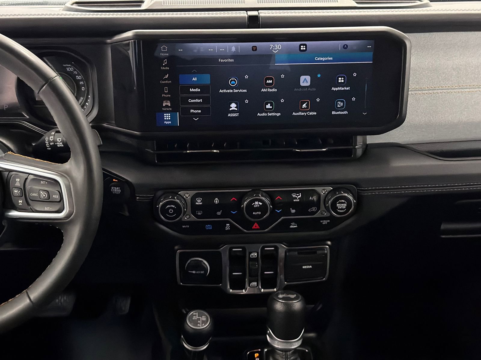 Used 2024 Jeep Wrangler Unlimited Sahara AWD/4WD image 17