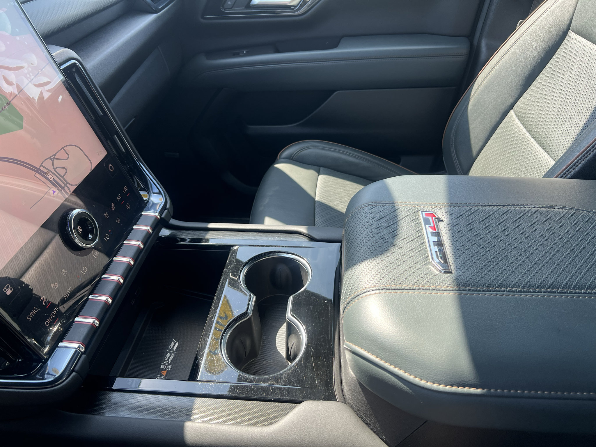 Used 2025 GMC Yukon AT4 w/ LPO, Get Active Package AWD/4WD image 29