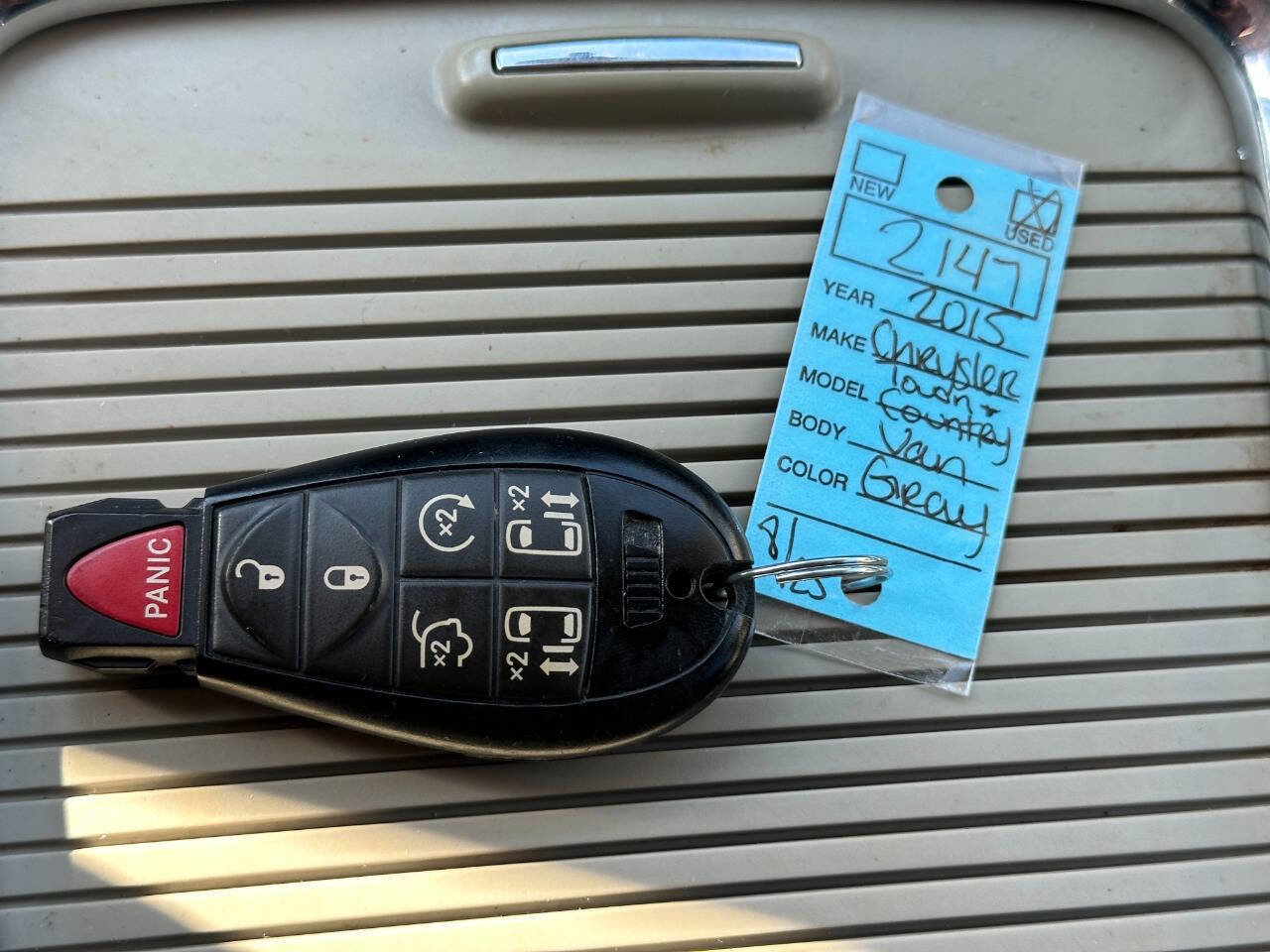 Used 2015 Chrysler Town & Country Limited image 51