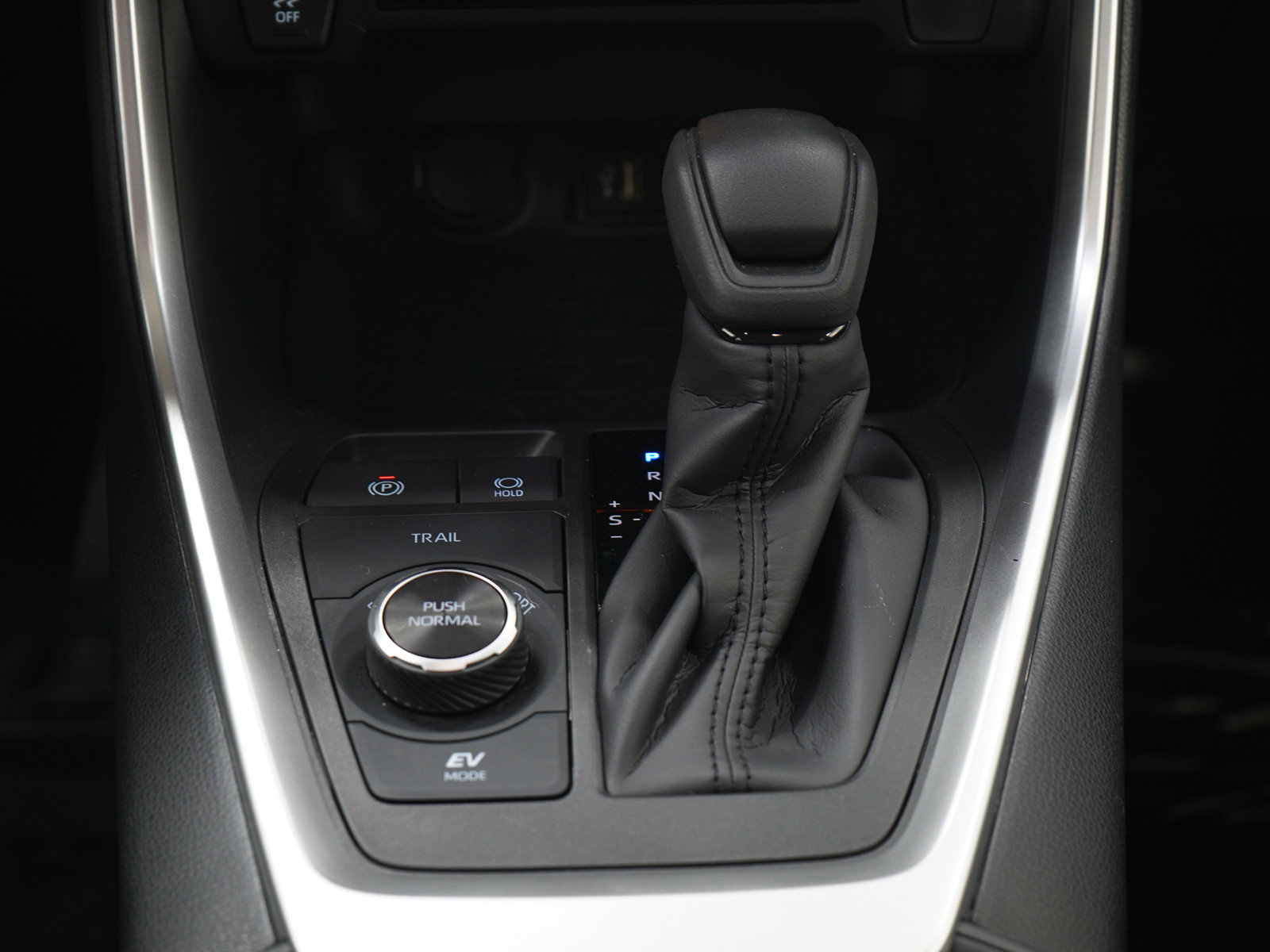 Used 2025 Toyota RAV4 LE AWD/4WD image 19