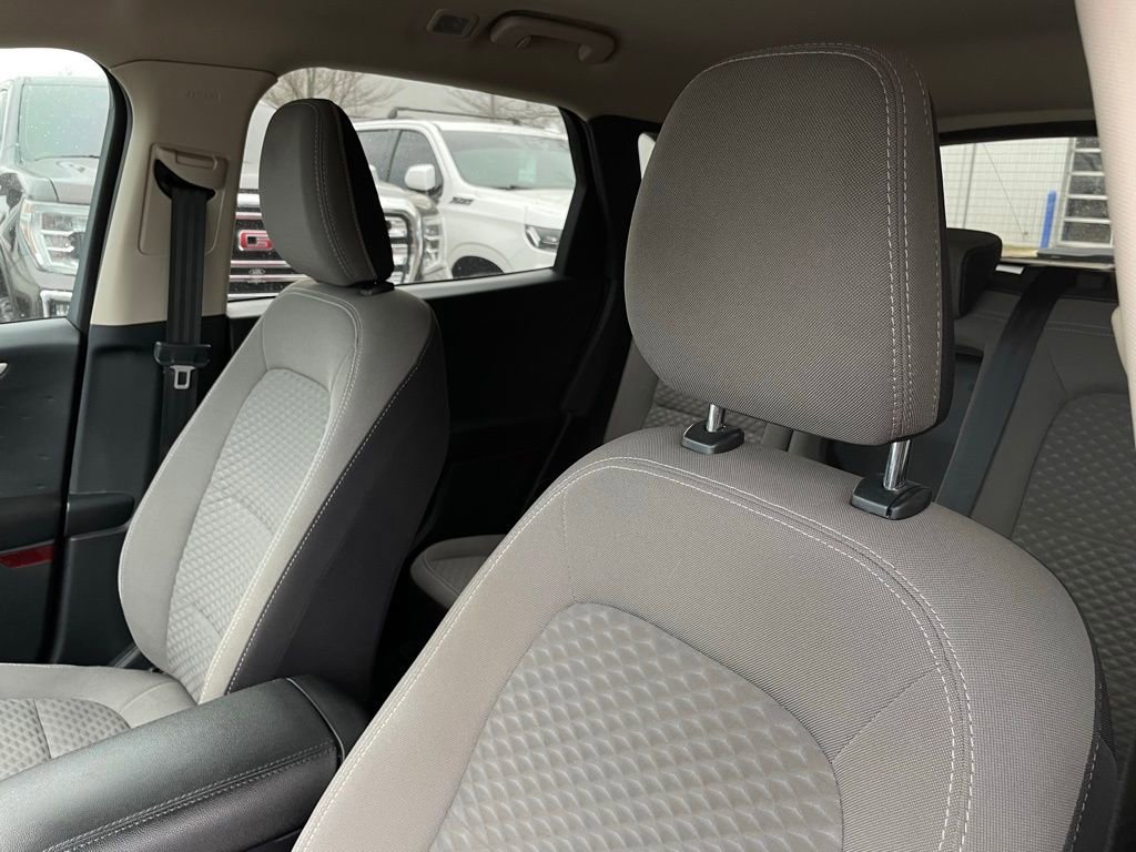 Used 2020 Ford Escape SE image 24