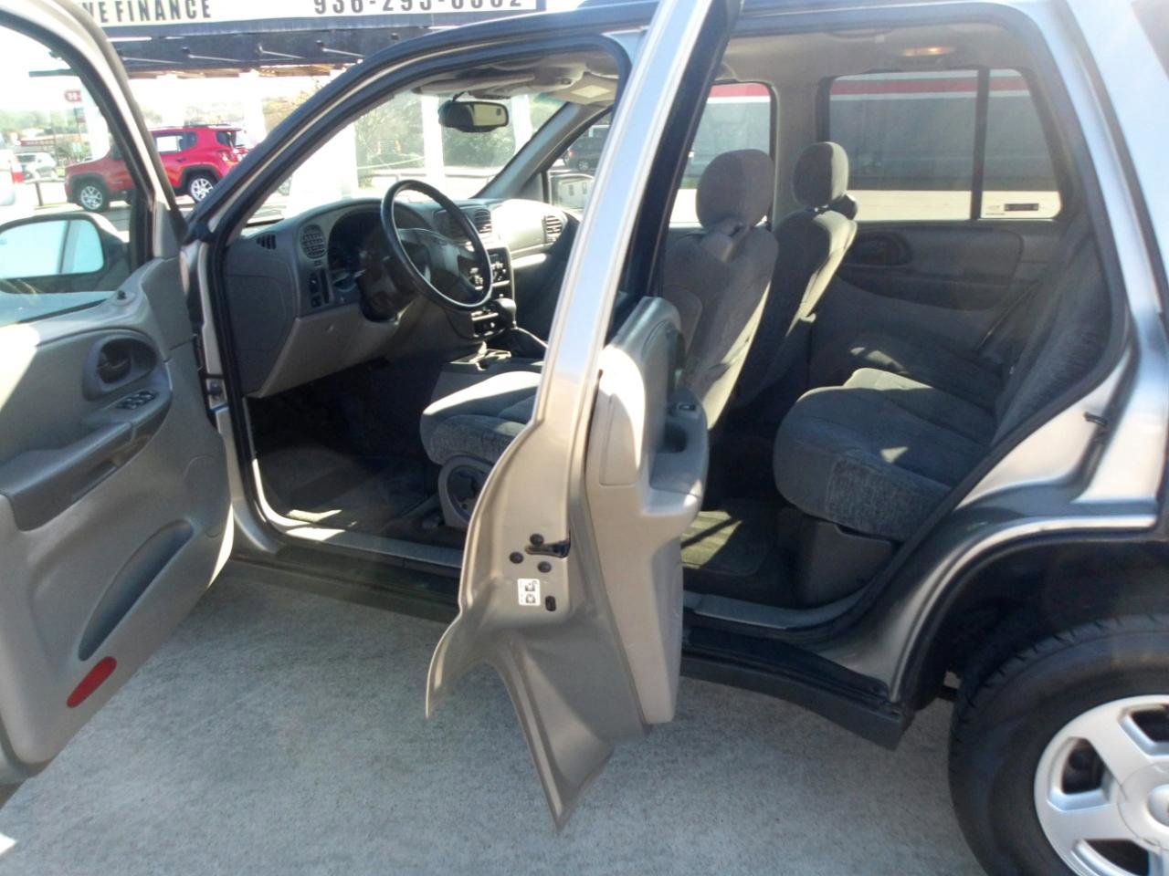 Used 2002 Chevrolet TrailBlazer LS w/ Preferred Equipment Group image 15