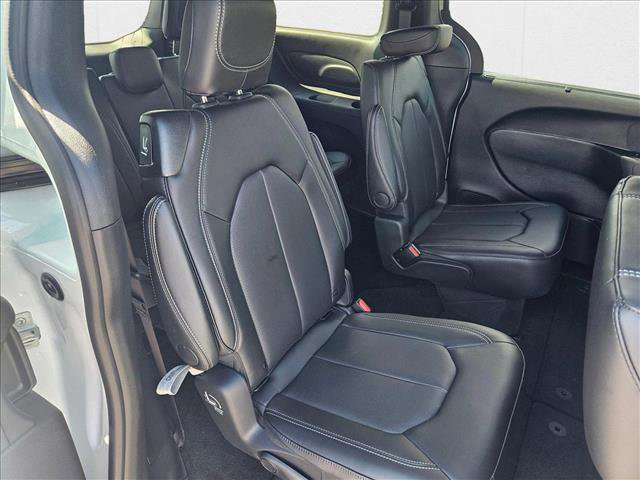 New 2025 Chrysler Voyager LX image 16