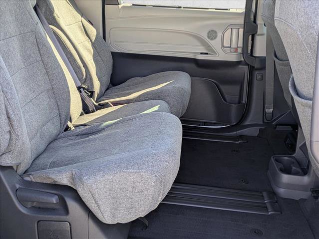 Used 2024 Toyota Sienna XLE FWD image 17