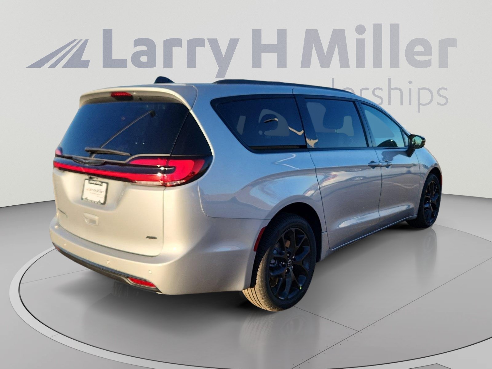 New 2026 Chrysler Pacifica Select w/ S Appearance Package AWD/4WD image 6