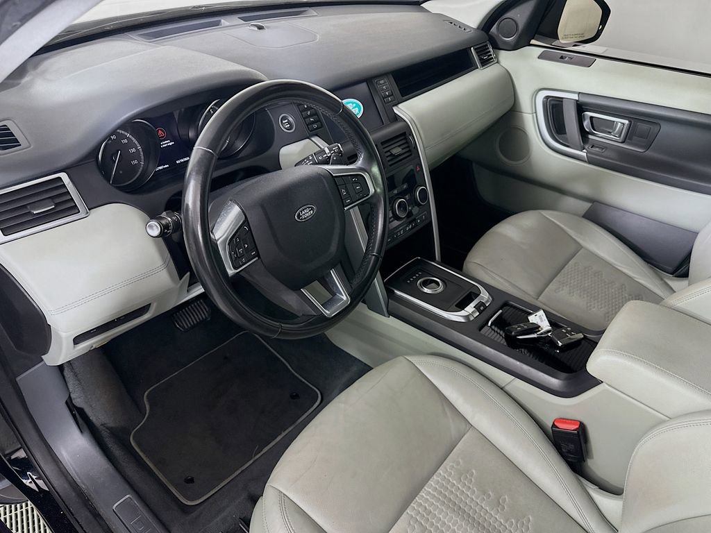 Used 2018 Land Rover Discovery Sport SE image 29