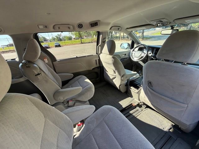 Used 2015 Toyota Sienna LE FWD image 26